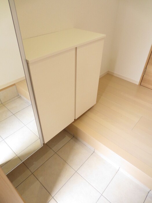 物件内観写真4　(玄関)