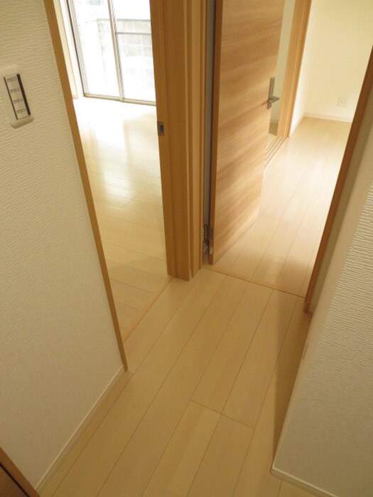 物件内観写真5　(廊下)
