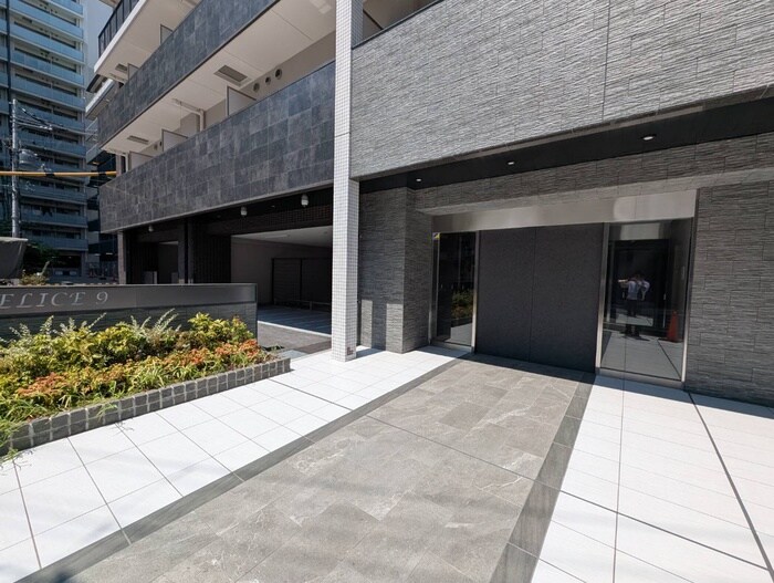 物件外観写真2　(エントランス部分)