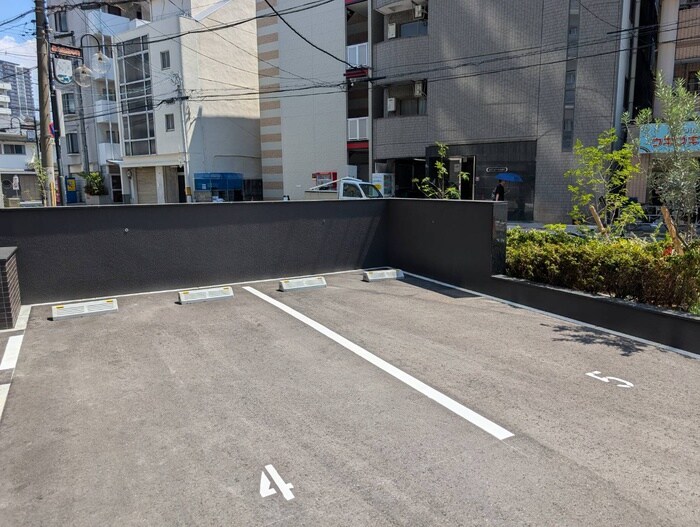 物件外観写真3　(駐車場)