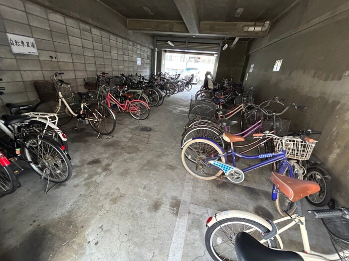 物件外観写真3　(駐輪場)