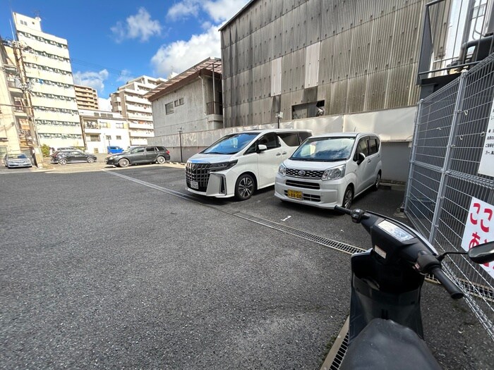 物件外観写真4　(駐車場)