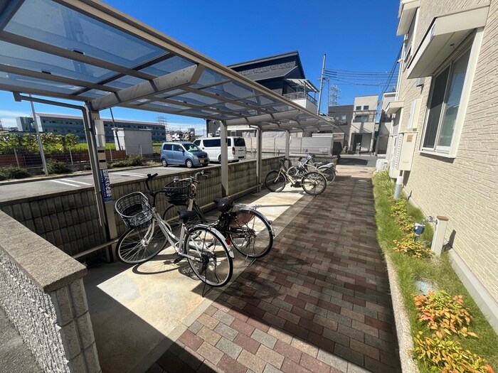 物件外観写真2　(駐輪場)