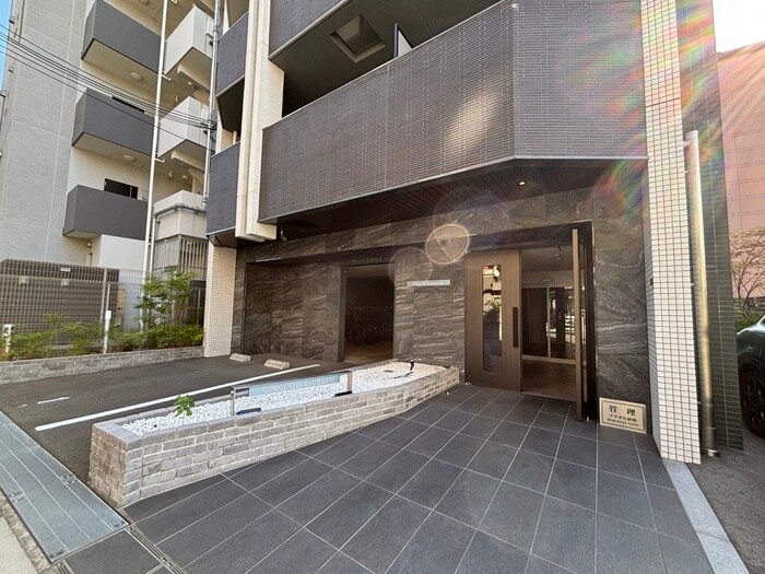 物件外観写真2　(エントランス部分)