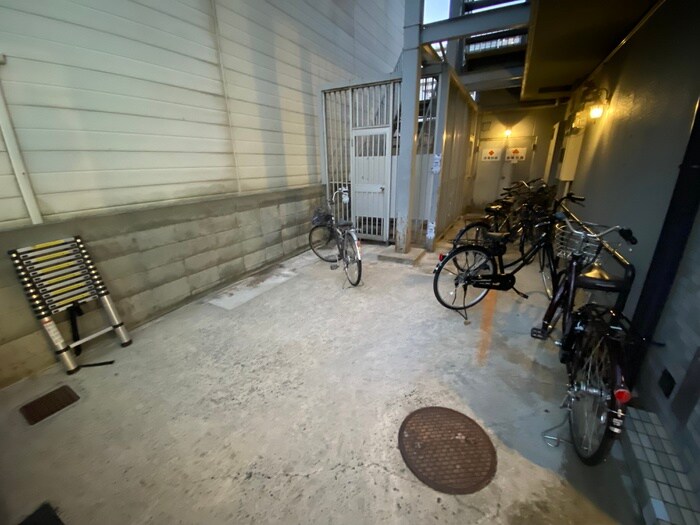 物件外観写真6　(駐輪場)