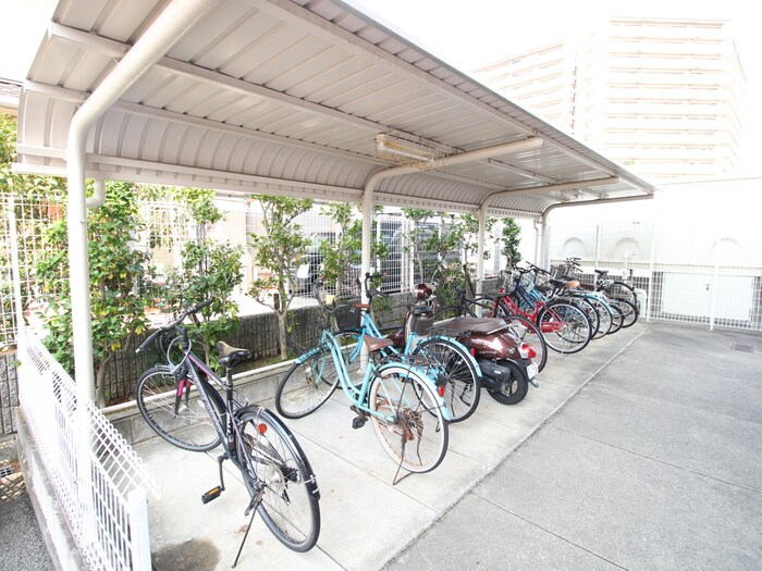 物件外観写真5　(駐輪場)