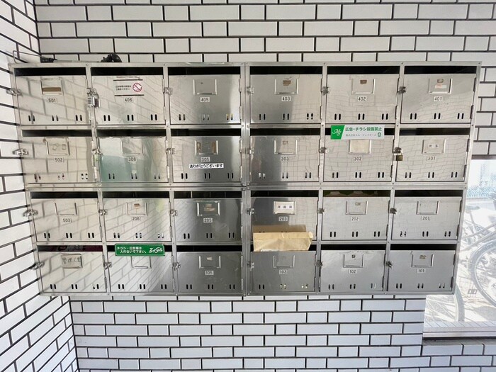 物件外観写真6　(エントランス部分)