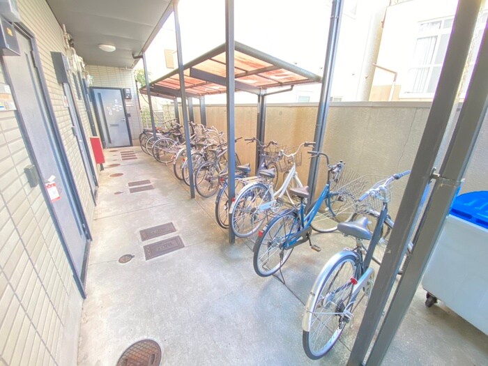 物件外観写真2　(駐輪場)