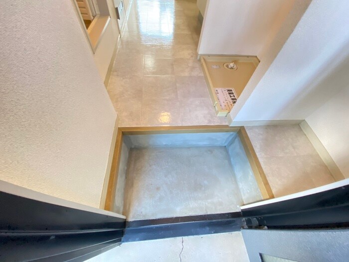 物件内観写真17　(玄関)