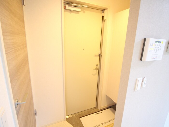 物件内観写真16　(玄関)