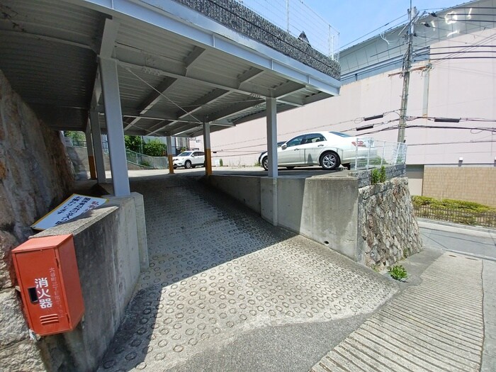 物件外観写真6　(駐車場)