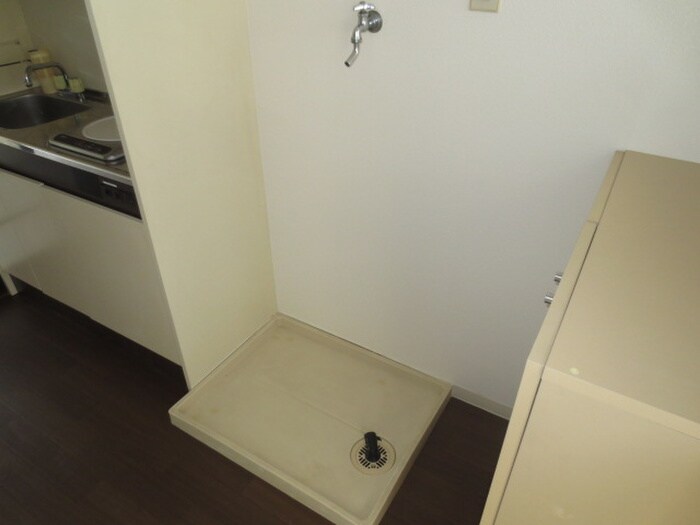 物件内観写真13　(洗濯機置場)