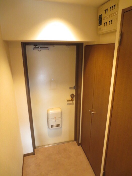 物件内観写真4　(玄関)
