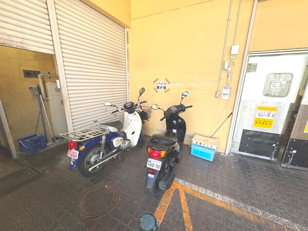 バイク置き場