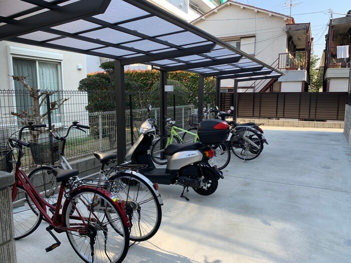 物件外観写真4　(駐輪場)