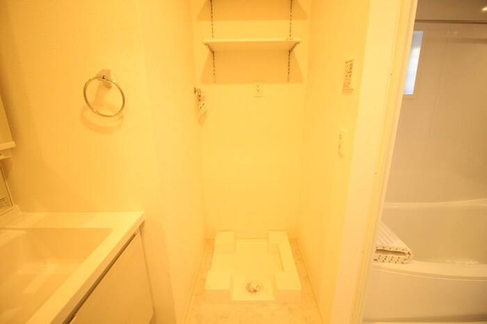 物件内観写真13　(洗濯機置場)