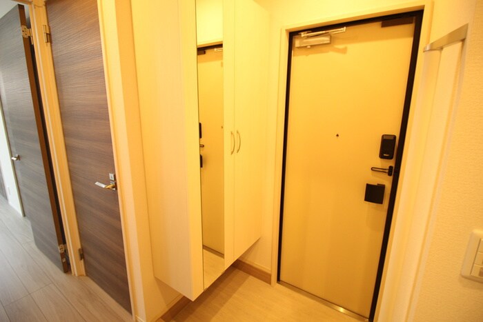 物件内観写真14　(玄関)