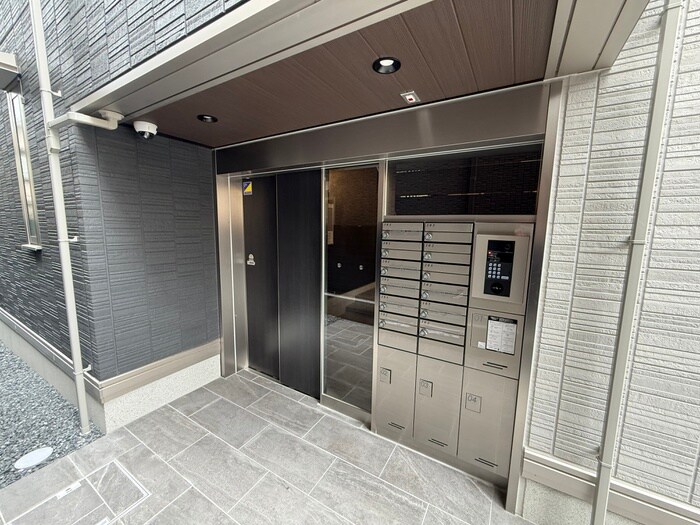 物件外観写真2　(エントランス部分)