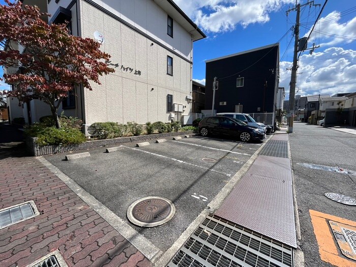 物件外観写真3　(駐車場)