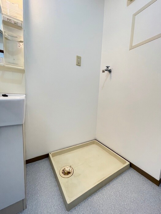 物件内観写真11　(洗濯機置場)