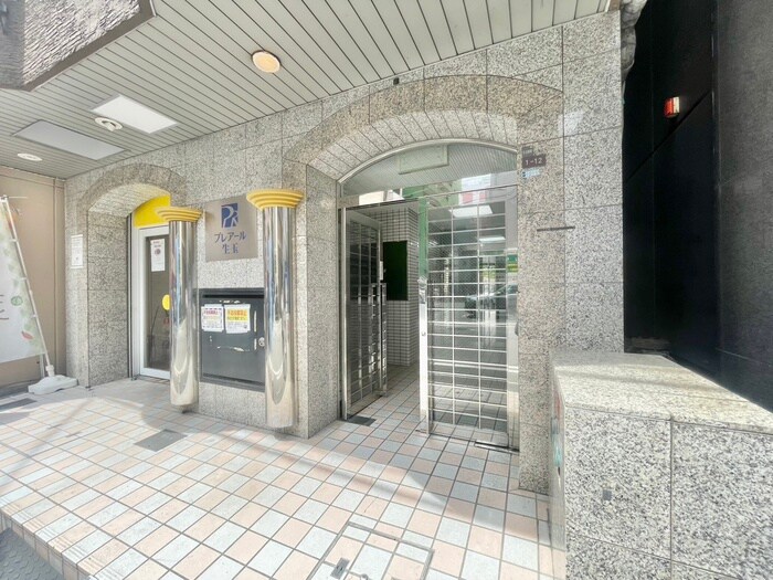 物件外観写真3　(エントランス部分)