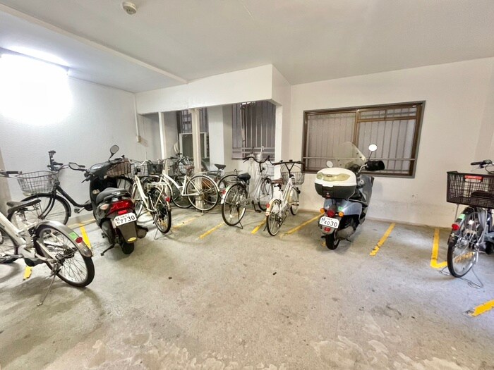 物件外観写真4　(駐輪場)