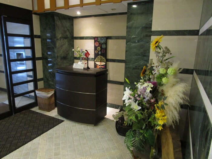 物件外観写真3　(エントランス部分)