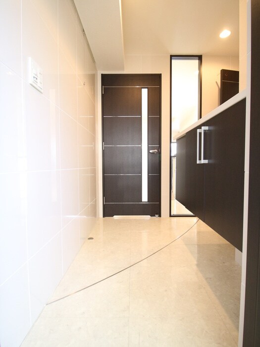 物件内観写真19　(玄関)