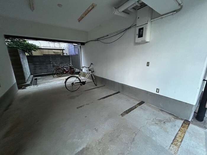 物件外観写真5　(駐輪場)