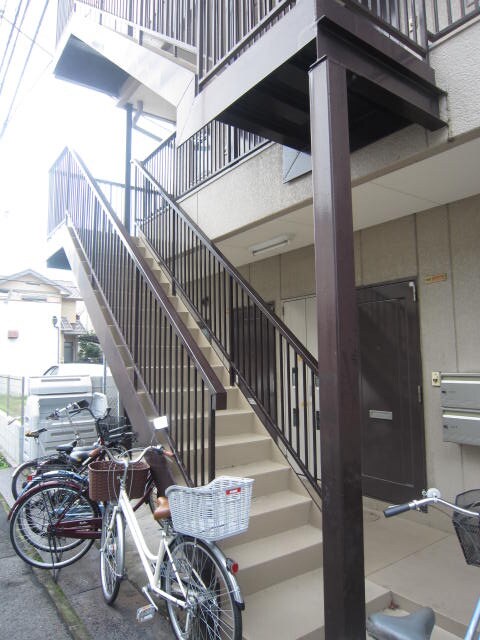 物件外観写真2　(エントランス部分)