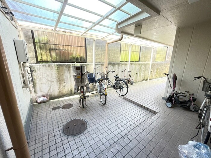 物件外観写真3　(駐輪場)