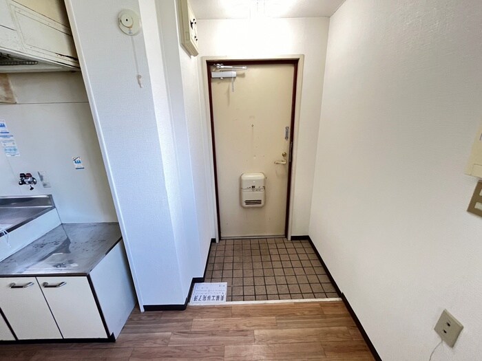 物件内観写真17　(玄関)