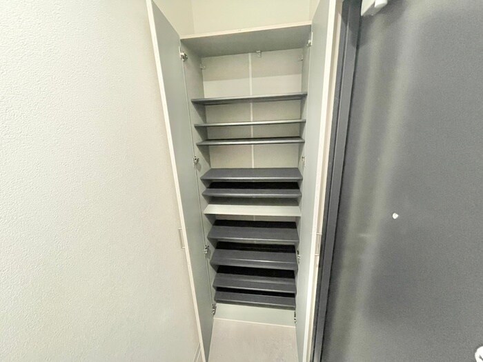 物件内観写真18　(玄関)