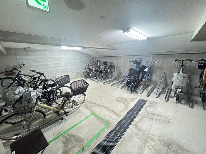 物件外観写真3　(駐輪場)