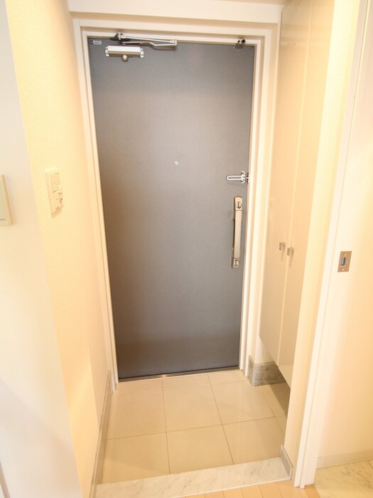 物件内観写真13　(玄関)