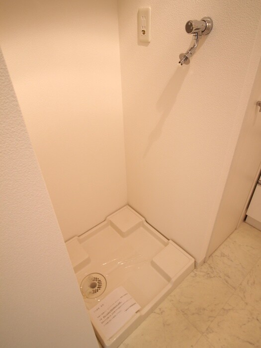 物件内観写真16　(洗濯機置場)