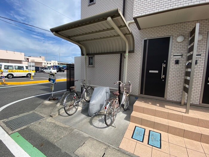物件外観写真3　(駐輪場)