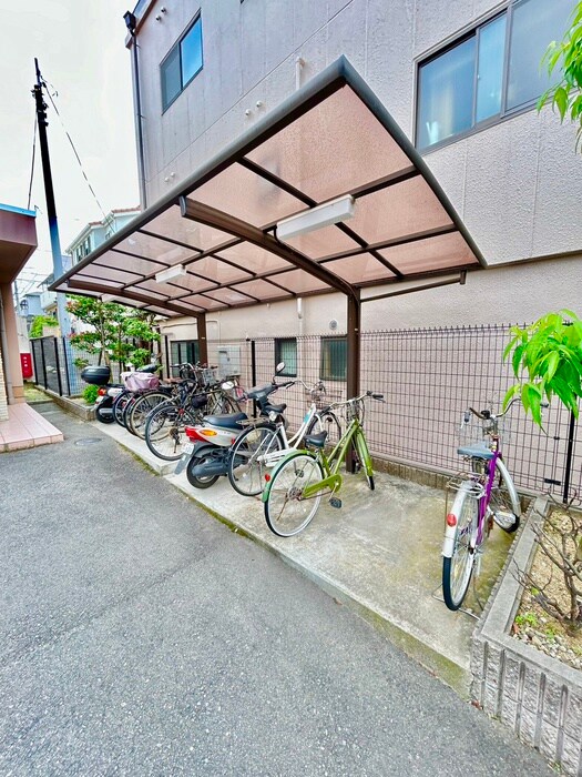 物件外観写真4　(駐輪場)