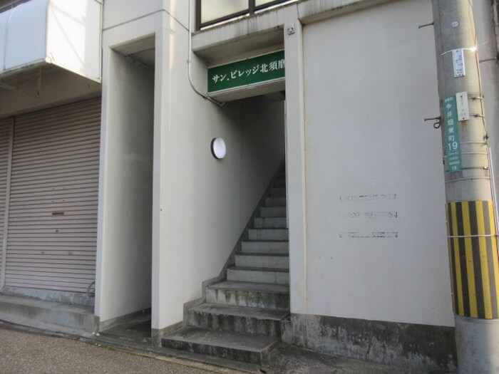 物件外観写真3　(エントランス部分)