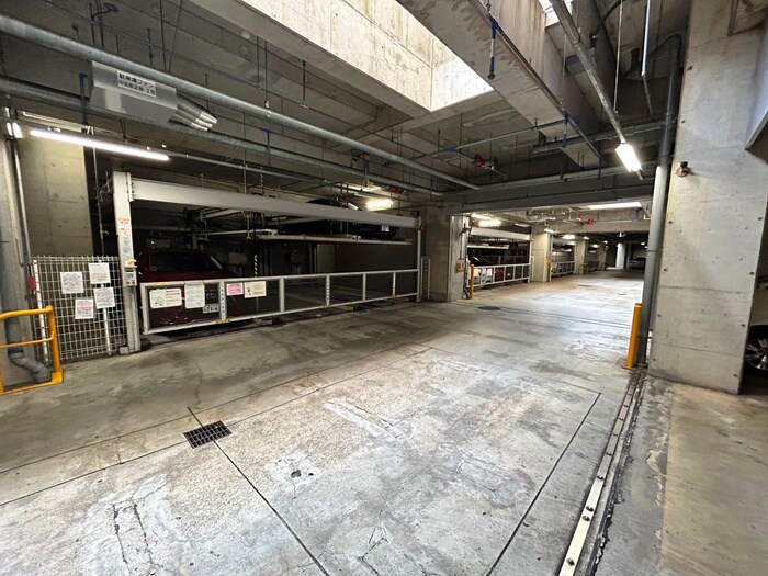 物件外観写真5　(駐車場)