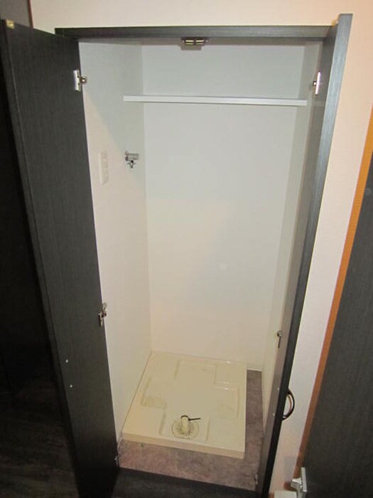 物件内観写真10　(洗濯機置場)