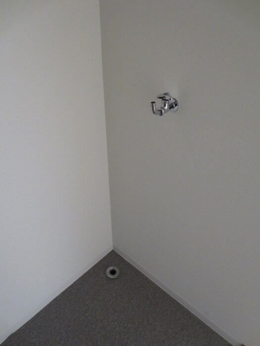 物件内観写真12　(洗濯機置場)