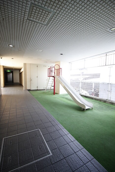 物件外観写真4　(エントランス部分)