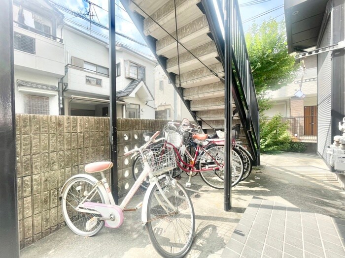 物件外観写真3　(駐輪場)