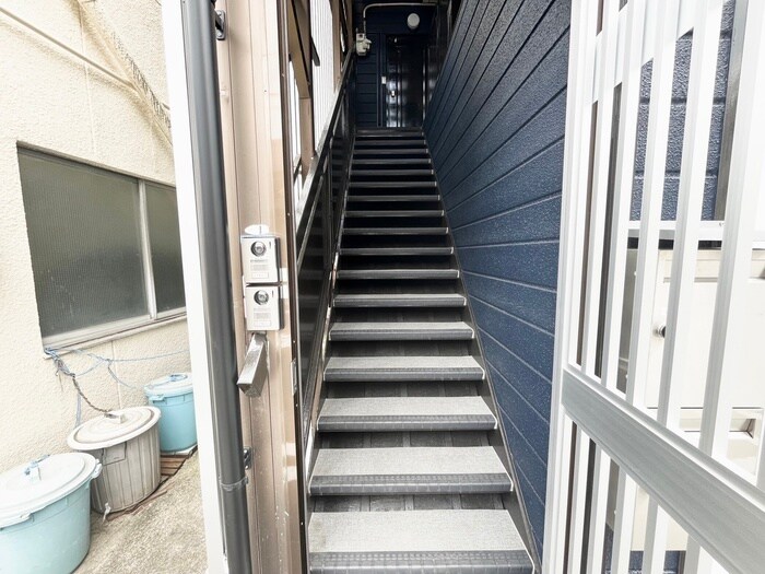 物件外観写真3　(エントランス部分)