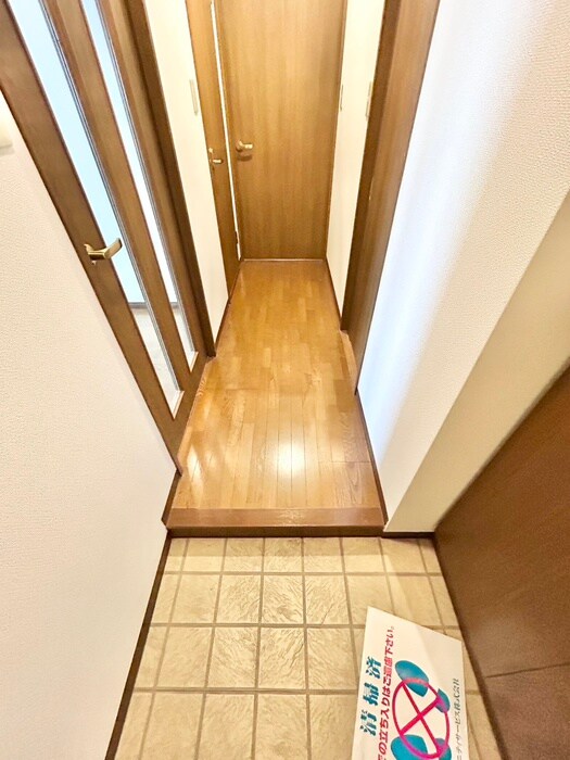 物件内観写真15　(玄関)