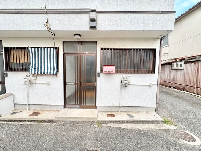 物件外観写真4　(エントランス部分)