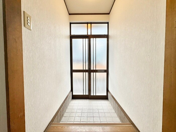 物件内観写真17　(玄関)