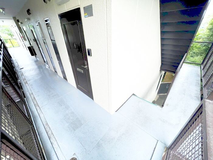 物件外観写真3　(エントランス部分)