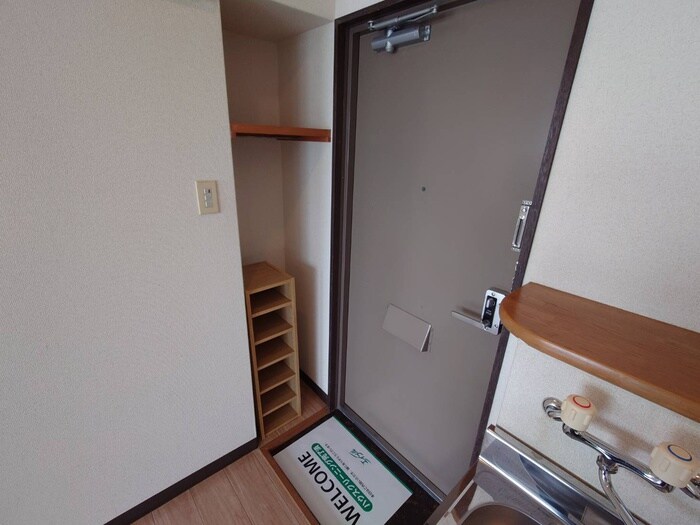 物件内観写真16　(玄関)